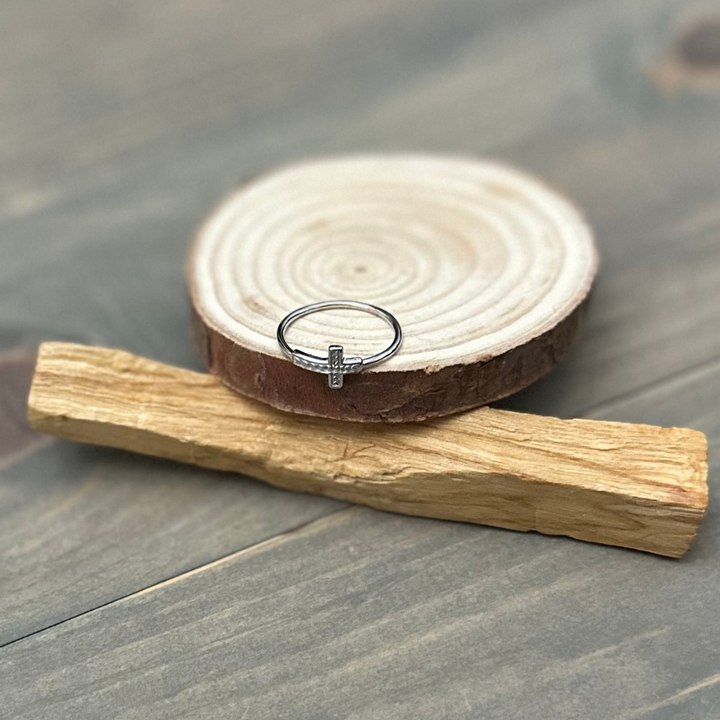 925 Sterling Silver Cross Ring: 925 Sterling Silver Cross Ring with Simulated Cubic Zirconia